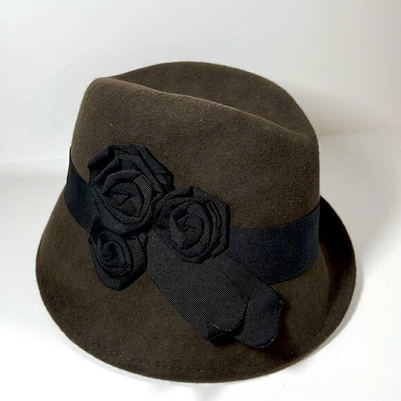 August 100% wool Brown Church/Hat with black flowers. - Picture 1 of 13